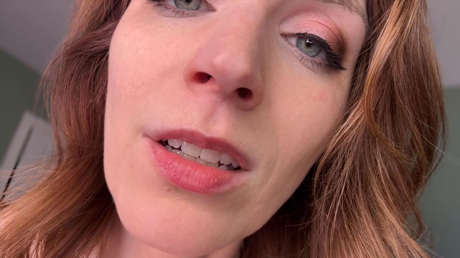 Sneeze Goddess – Swallowing Shrunken Step-Son